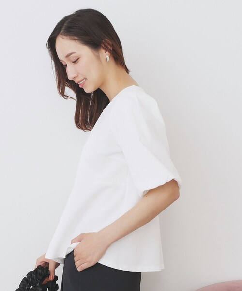 index（インデックス）の「《S-LLサイズ》バルーンスリーブペプラムトップス【洗濯機洗い可/接触冷感/UVケア】（Tシャツ/カットソー・レディース・サックスブルー/ブラック/オフホワイト・38/40/42/36）」の5枚目の写真