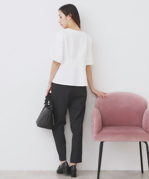 index（インデックス）の「《S-LLサイズ》バルーンスリーブペプラムトップス【洗濯機洗い可/接触冷感/UVケア】（Tシャツ/カットソー・レディース・サックスブルー/ブラック/オフホワイト・38/40/42/36）」の7枚目の写真