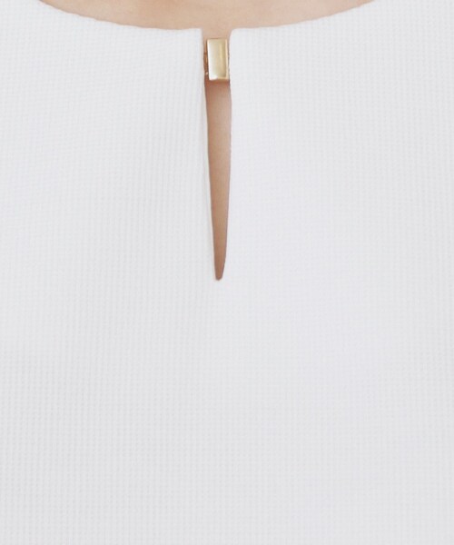 index（インデックス）の「《S-LLサイズ》バルーンスリーブペプラムトップス【洗濯機洗い可/接触冷感/UVケア】（Tシャツ/カットソー・レディース・サックスブルー/ブラック/オフホワイト・38/40/42/36）」の8枚目の写真