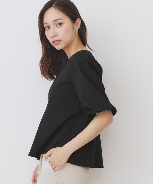 index（インデックス）の「《S-LLサイズ》バルーンスリーブペプラムトップス【洗濯機洗い可/接触冷感/UVケア】（Tシャツ/カットソー・レディース・サックスブルー/ブラック/オフホワイト・38/40/42/36）」の9枚目の写真