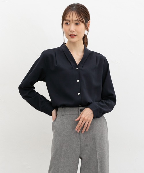 Honeys（ハニーズ）の「【抗菌防臭】Ｖネックブラウス（シャツ/ブラウス・レディース・ダークグリーン/ホワイト/ホワイト系その他/モカ/ネイビー・S/M/LL/L/3L）」の5枚目の写真