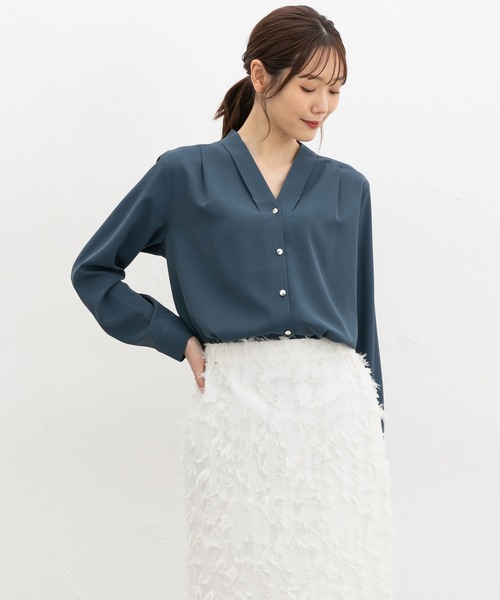 Honeys（ハニーズ）の「【抗菌防臭】Ｖネックブラウス（シャツ/ブラウス・レディース・ダークグリーン/ホワイト/ホワイト系その他/モカ/ネイビー・S/M/LL/L/3L）」の4枚目の写真