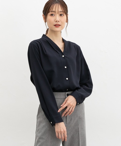 Honeys（ハニーズ）の「【抗菌防臭】Ｖネックブラウス（シャツ/ブラウス・レディース・ダークグリーン/ホワイト/ホワイト系その他/モカ/ネイビー・S/M/LL/L/3L）」の19枚目の写真