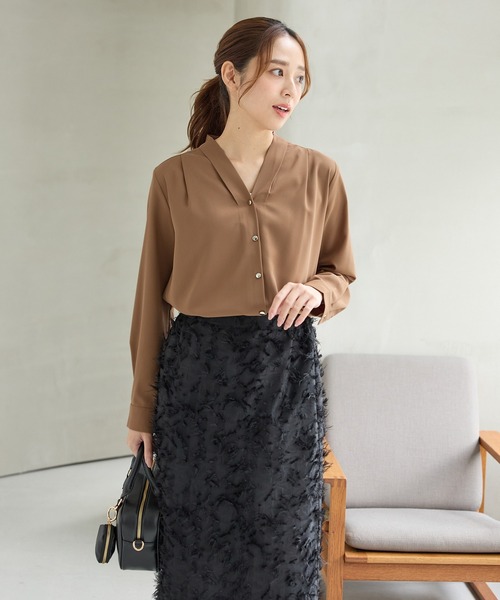 Honeys（ハニーズ）の「【抗菌防臭】Ｖネックブラウス（シャツ/ブラウス・レディース・ダークグリーン/ホワイト/ホワイト系その他/モカ/ネイビー・S/M/LL/L/3L）」の22枚目の写真