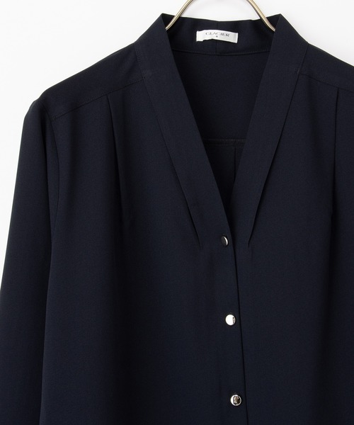 Honeys（ハニーズ）の「【抗菌防臭】Ｖネックブラウス（シャツ/ブラウス・レディース・ダークグリーン/ホワイト/ホワイト系その他/モカ/ネイビー・S/M/LL/L/3L）」の7枚目の写真