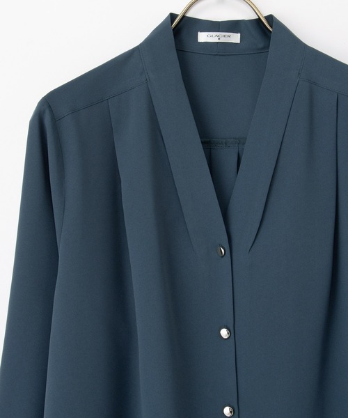 Honeys（ハニーズ）の「【抗菌防臭】Ｖネックブラウス（シャツ/ブラウス・レディース・ダークグリーン/ホワイト/ホワイト系その他/モカ/ネイビー・S/M/LL/L/3L）」の11枚目の写真