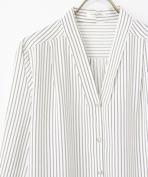 Honeys（ハニーズ）の「【抗菌防臭】Ｖネックブラウス（シャツ/ブラウス・レディース・ダークグリーン/ホワイト/ホワイト系その他/モカ/ネイビー・S/M/LL/L/3L）」の13枚目の写真