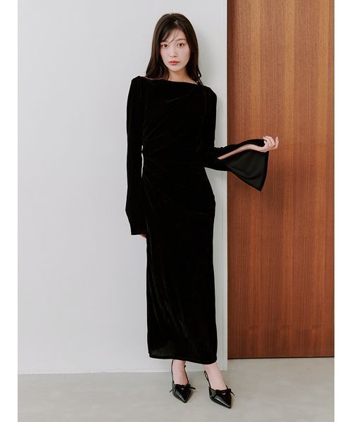 SNIDEL（スナイデル）の「フロッキーベロアドレープドレス