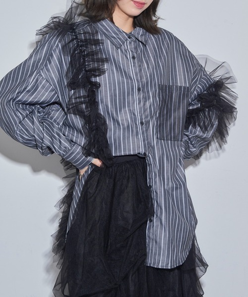 MAISON BREEZE reveur(メゾンブリーズレヴール)の「【MAISON BREEZE reveur】チュールレイヤードシャツ trc(シャツ/ブラウス・レディース・ブラック/オフホワイト・FREE)」の5枚目の写真