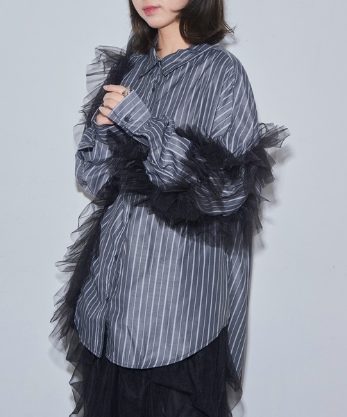 MAISON BREEZE reveur(メゾンブリーズレヴール)の「【MAISON BREEZE reveur】チュールレイヤードシャツ trc(シャツ/ブラウス・レディース・ブラック/オフホワイト・FREE)」の4枚目の写真