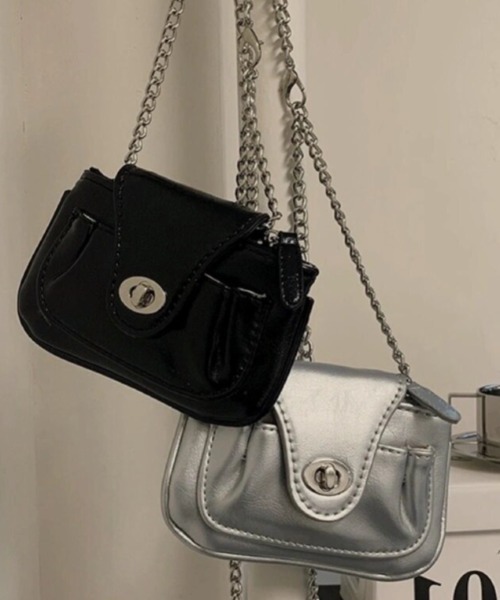 lilful(リルフル)の「【2WAY】チェーン&ストラップ付き ショルダーバッグ コンパクトポーチ ベルト(ショルダーバッグ・レディース・ブラック/シルバー・F)」の9枚目の写真