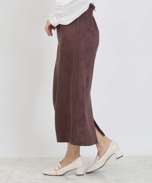 TRUDEA（トルディア）の「スエードナロータイトスカート（スカート・レディース・ワイン/ブラウン/キャメル・MEDIUM）」の16枚目の写真