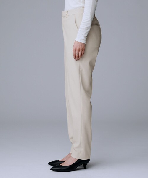 UNTITLED（アンタイトル）の「【あったか素材/ストレッチ性】裏起毛テーパードパンツ（その他パンツ・レディース・オフホワイト/ナチュラル/ブラック/ダークブラウン・04/03/02/01/00/50/48/46/44/42）」の11枚目の写真