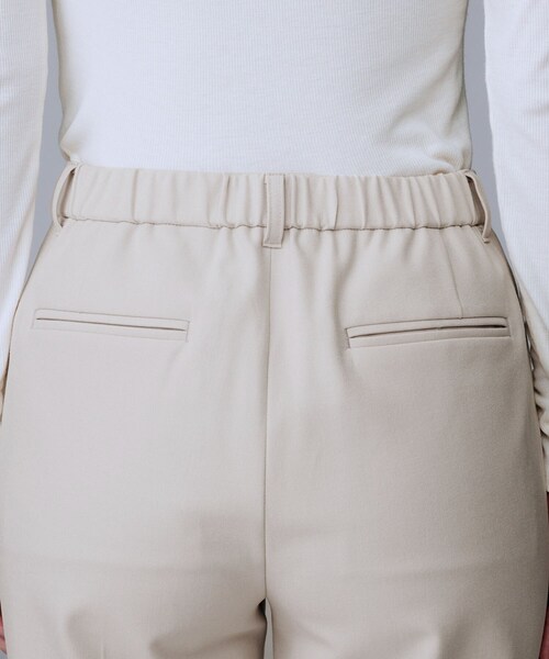 UNTITLED（アンタイトル）の「【あったか素材/ストレッチ性】裏起毛テーパードパンツ（その他パンツ・レディース・オフホワイト/ナチュラル/ブラック/ダークブラウン・04/03/02/01/00/50/48/46/44/42）」の8枚目の写真