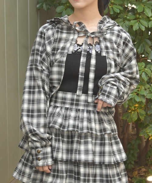 axes femme(アクシーズファム)の「フーディショートチェックブラウス(シャツ/ブラウス・レディース・レッド/ブラック・FREE)」の2枚目の写真