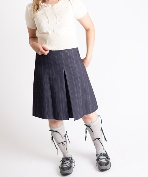 Vini(ヴィニ)の「【Vini】ストライプ プリーツ ミディスカート(スカート・レディース・グレー系その他・LARGE/SMALL/MEDIUM)」の3枚目の写真