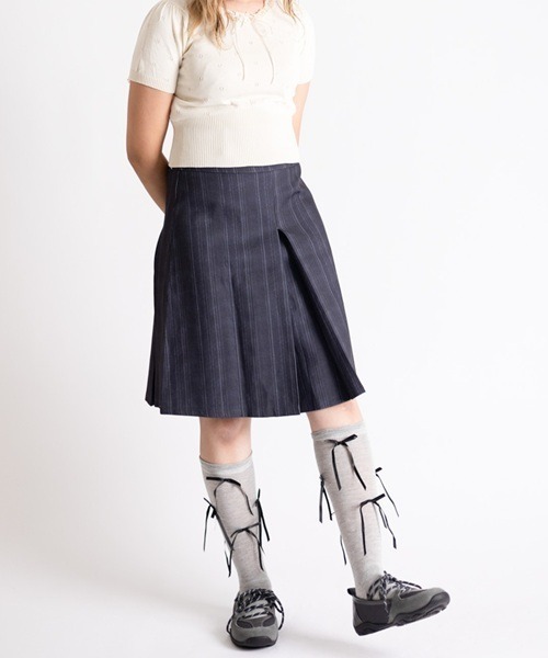 Vini(ヴィニ)の「【Vini】ストライプ プリーツ ミディスカート(スカート・レディース・グレー系その他・LARGE/SMALL/MEDIUM)」の2枚目の写真