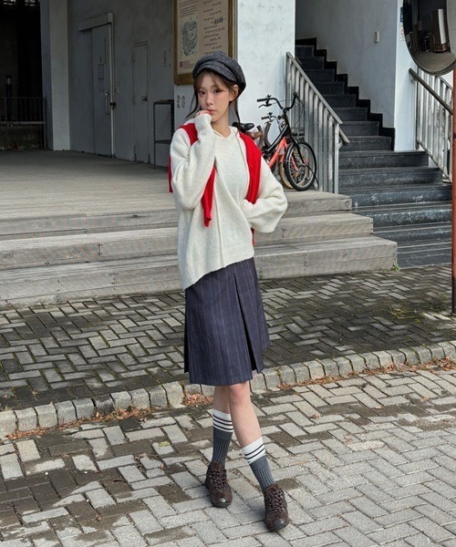 Vini(ヴィニ)の「【Vini】ストライプ プリーツ ミディスカート(スカート・レディース・グレー系その他・LARGE/SMALL/MEDIUM)」の4枚目の写真
