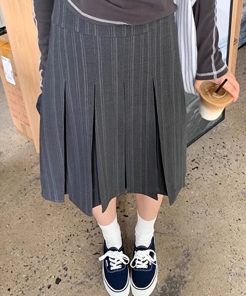 Vini(ヴィニ)の「【Vini】ストライプ プリーツ ミディスカート(スカート・レディース・グレー系その他・LARGE/SMALL/MEDIUM)」の6枚目の写真