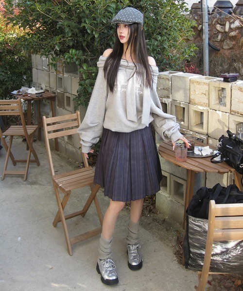 Vini(ヴィニ)の「【Vini】ストライプ プリーツ ミディスカート(スカート・レディース・グレー系その他・LARGE/SMALL/MEDIUM)」の7枚目の写真