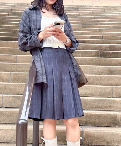 Vini(ヴィニ)の「【Vini】ストライプ プリーツ ミディスカート(スカート・レディース・グレー系その他・LARGE/SMALL/MEDIUM)」の12枚目の写真