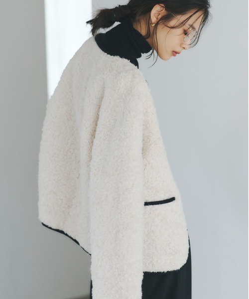 anuans（アニュアンス）の「ECOPELパイピングボアジャケット（ノーカラージャケット・レディース・ダークブラウン/アイボリー・SMALL/MEDIUM）」の9枚目の写真