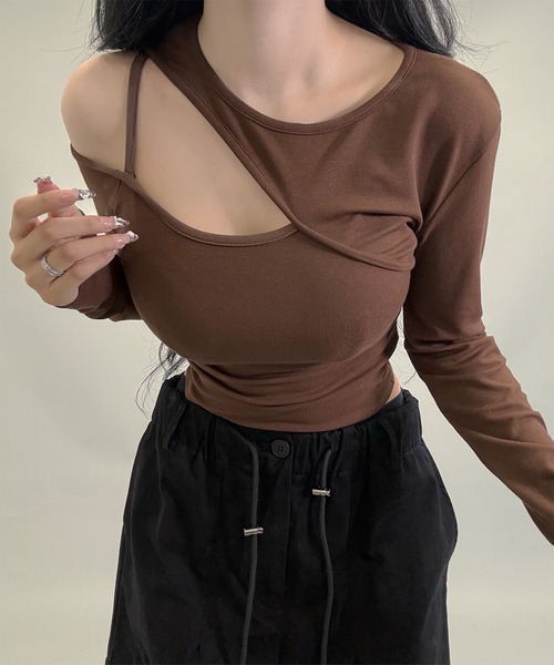 FOLLOWIN(フォロウィン)の「5color/カットアウトアシンメトリーコンパクトトップ(Tシャツ/カットソー・レディース・グレー/ブラック/ワインレッド/ブラウン/ホワイト・FREE)」の4枚目の写真