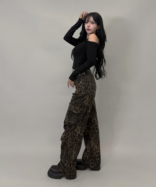 FOLLOWIN(フォロウィン)の「5color/カットアウトアシンメトリーコンパクトトップ(Tシャツ/カットソー・レディース・グレー/ブラック/ワインレッド/ブラウン/ホワイト・FREE)」の6枚目の写真