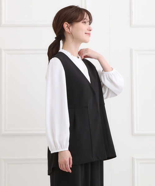 SHOO・LA・RUE(シューラルー)の「【洗濯機可/セットアップ可/S-3L】きちんと楽に。カットジョーゼット ペプラムジレ(ベスト・レディース・ブラック/ナチュラル/ネイビー・05/04/03/02/01)」の10枚目の写真