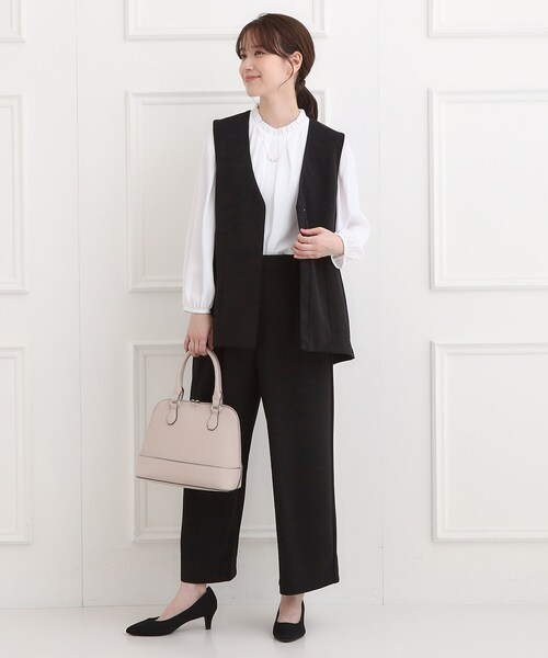 SHOO・LA・RUE(シューラルー)の「【洗濯機可/セットアップ可/S-3L】きちんと楽に。カットジョーゼット ペプラムジレ(ベスト・レディース・ブラック/ナチュラル/ネイビー・05/04/03/02/01)」の8枚目の写真