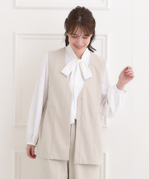 SHOO・LA・RUE(シューラルー)の「【洗濯機可/セットアップ可/S-3L】きちんと楽に。カットジョーゼット ペプラムジレ(ベスト・レディース・ブラック/ナチュラル/ネイビー・05/04/03/02/01)」の13枚目の写真