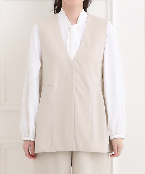 SHOO・LA・RUE(シューラルー)の「【洗濯機可/セットアップ可/S-3L】きちんと楽に。カットジョーゼット ペプラムジレ(ベスト・レディース・ブラック/ナチュラル/ネイビー・05/04/03/02/01)」の20枚目の写真