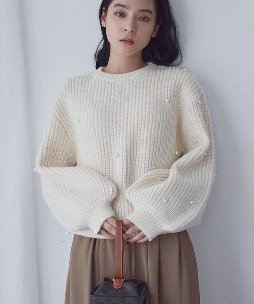 ELFRANK(エルフランク)の「パール付き ボリュームスリーブ ニット プルオーバー【洗える】(ニット/セーター・レディース・アイボリー/ブラック/グレー・FREE)」の2枚目の写真