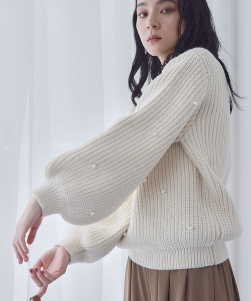 ELFRANK(エルフランク)の「パール付き ボリュームスリーブ ニット プルオーバー【洗える】(ニット/セーター・レディース・アイボリー/ブラック/グレー・FREE)」の7枚目の写真