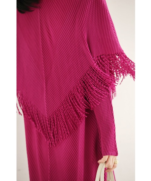 フリンジケープのアコーディオンプリーツロングワンピース（ワンピース