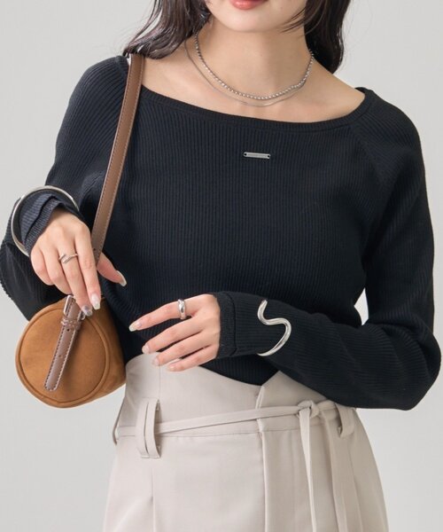 mystic(ミスティック)の「【4色展開◎】プレート付きクルーリブニット(ニット/セーター・レディース・ブラック/ブラウン/グレー/アイボリー・FREE)」の3枚目の写真