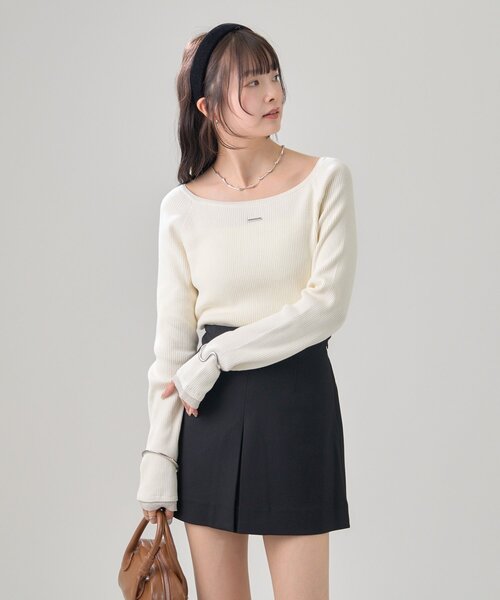 mystic(ミスティック)の「【4色展開◎】プレート付きクルーリブニット(ニット/セーター・レディース・ブラック/ブラウン/グレー/アイボリー・FREE)」の7枚目の写真