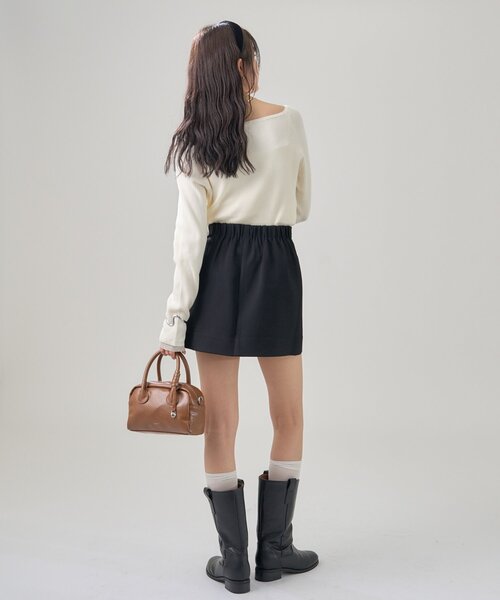 mystic(ミスティック)の「【4色展開◎】プレート付きクルーリブニット(ニット/セーター・レディース・ブラック/ブラウン/グレー/アイボリー・FREE)」の11枚目の写真