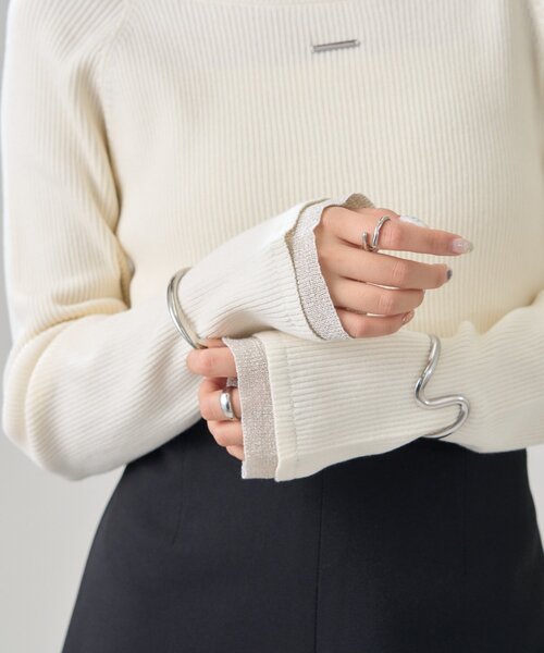 mystic(ミスティック)の「【4色展開◎】プレート付きクルーリブニット(ニット/セーター・レディース・ブラック/ブラウン/グレー/アイボリー・FREE)」の8枚目の写真