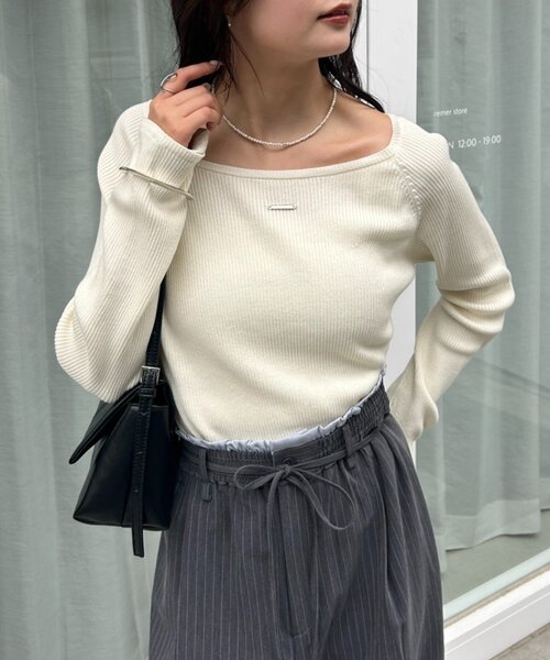 mystic(ミスティック)の「【4色展開◎】プレート付きクルーリブニット(ニット/セーター・レディース・ブラック/ブラウン/グレー/アイボリー・FREE)」の14枚目の写真