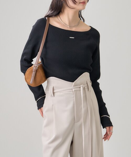 mystic(ミスティック)の「【4色展開◎】プレート付きクルーリブニット(ニット/セーター・レディース・ブラック/ブラウン/グレー/アイボリー・FREE)」の10枚目の写真