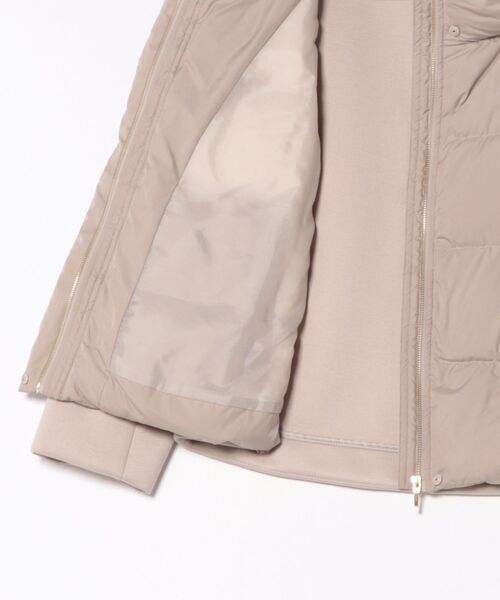 STRAWBERRY-FIELDS（ストロベリーフィールズ）の「スムースタフタ*カットBD_ジャージドッキングダウン（ダウンジャケット/コート・レディース・ベージュ/ブラック・2）」の4枚目の写真