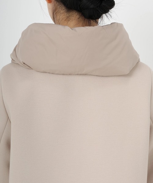 STRAWBERRY-FIELDS（ストロベリーフィールズ）の「スムースタフタ*カットBD_ジャージドッキングダウン（ダウンジャケット/コート・レディース・ベージュ/ブラック・2）」の9枚目の写真