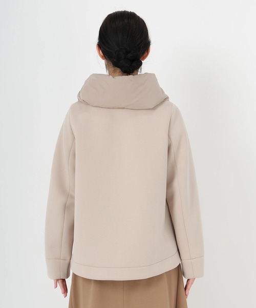 STRAWBERRY-FIELDS（ストロベリーフィールズ）の「スムースタフタ*カットBD_ジャージドッキングダウン（ダウンジャケット/コート・レディース・ベージュ/ブラック・2）」の6枚目の写真