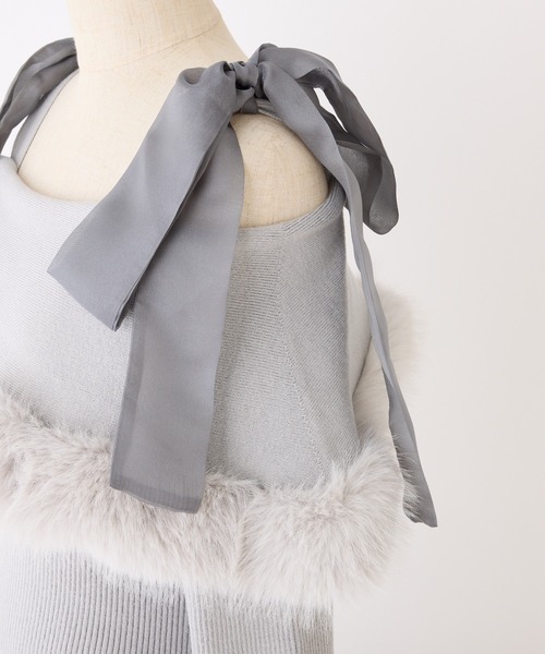one after another NICE CLAUP（ワンアフターアナザーナイスクラップ）の「【S/Mサイズ展開】オフショルファーリボンニットワンピ（ワンピース・レディース・アイボリー/ブラック/グレー・MEDIUM/SMALL）」の5枚目の写真