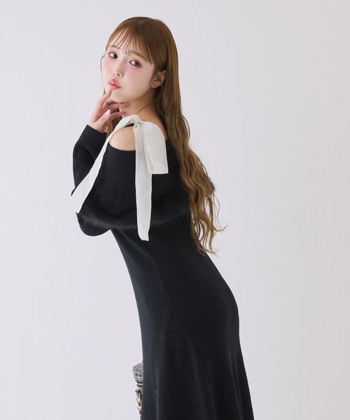 one after another NICE CLAUP（ワンアフターアナザーナイスクラップ）の「【S/Mサイズ展開】オフショルファーリボンニットワンピ（ワンピース・レディース・アイボリー/ブラック/グレー・MEDIUM/SMALL）」の16枚目の写真