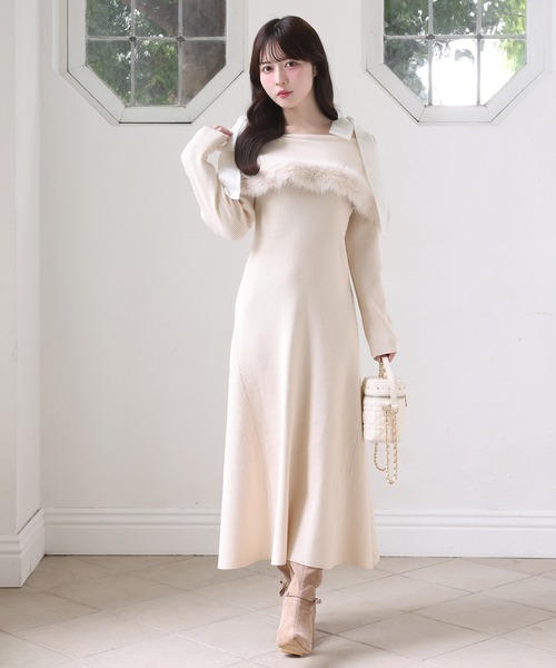 one after another NICE CLAUP（ワンアフターアナザーナイスクラップ）の「【S/Mサイズ展開】オフショルファーリボンニットワンピ（ワンピース・レディース・アイボリー/ブラック/グレー・MEDIUM/SMALL）」の20枚目の写真