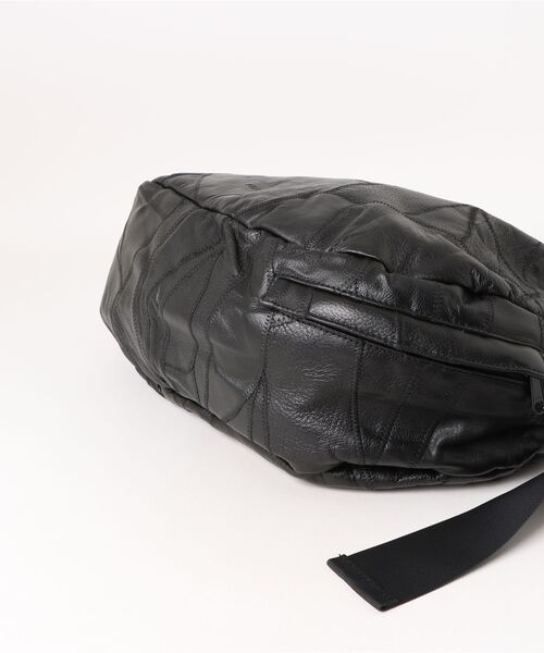 ADAM PATEK(アダムパテック)の「【RES】【ADAMPATEK】recycle patchwork leather shoulder bag/つぎはぎレザービッグショルダーバッグ(ショルダーバッグ・メンズ・ブラック・FREE)」の13枚目の写真