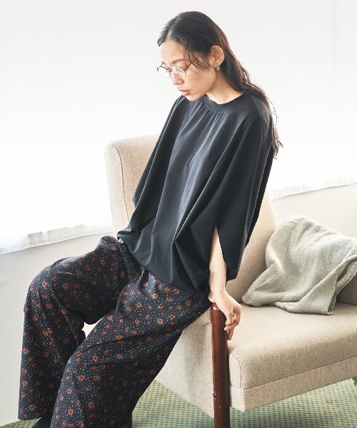 and myera(アンド マイラ)の「and myera ドルマンスリーブTトップス(Tシャツ/カットソー・レディース・ブラック/グレー/ブラウン・LL/L/M/S)」の5枚目の写真