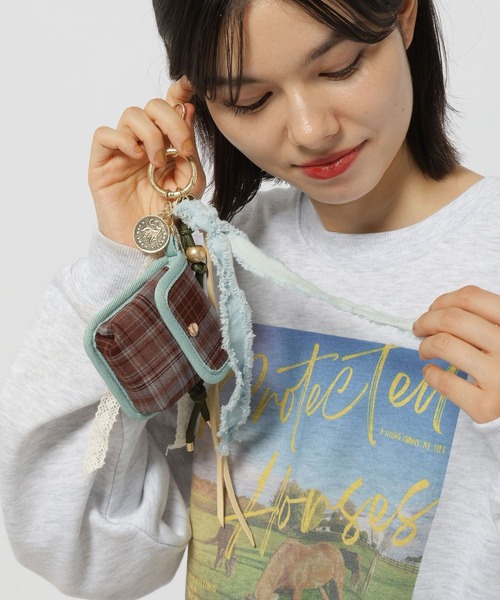 niko and...（ニコアンド）の「【NASU FARM VILLAGE】ポーチチャーム（ネックレス・レディース・ダークブラウン/ライトブルー/ピンク・0）」の6枚目の写真